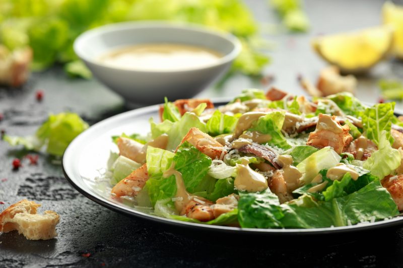 Салат цезарь с курицей: классический простой рецепт