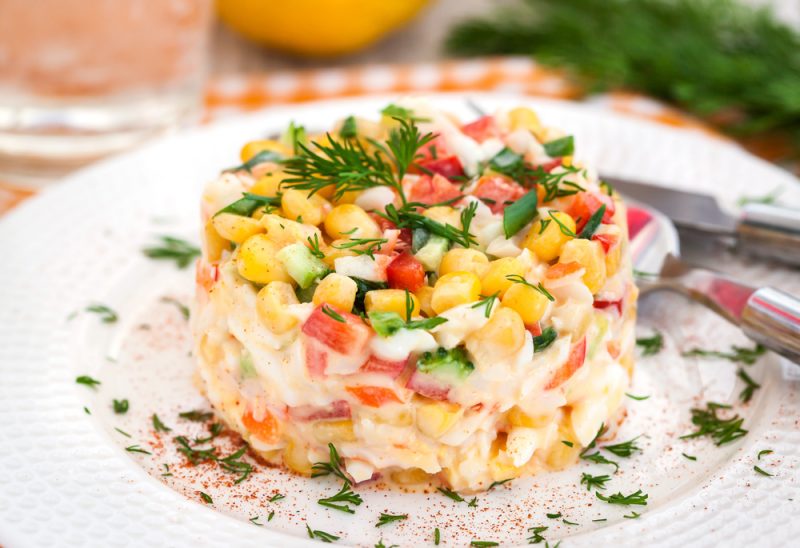 Салат с крабовыми палочками и пекинской капустой