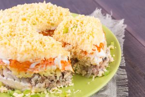 Салат «Мимоза»: вкусное и изысканное блюдо для любого стола