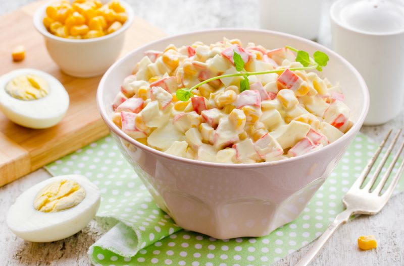 Салат с крабовыми палочками и пекинской капустой