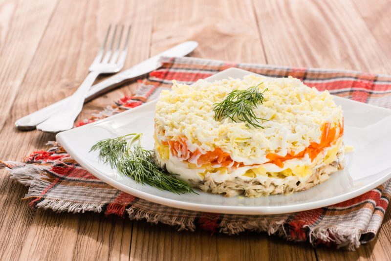 Салат «Мимоза»: вкусное и изысканное блюдо для любого стола